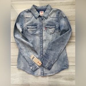 NWT LEVI’s LONG SLEEVE BUTTON DOWN SHIRT
